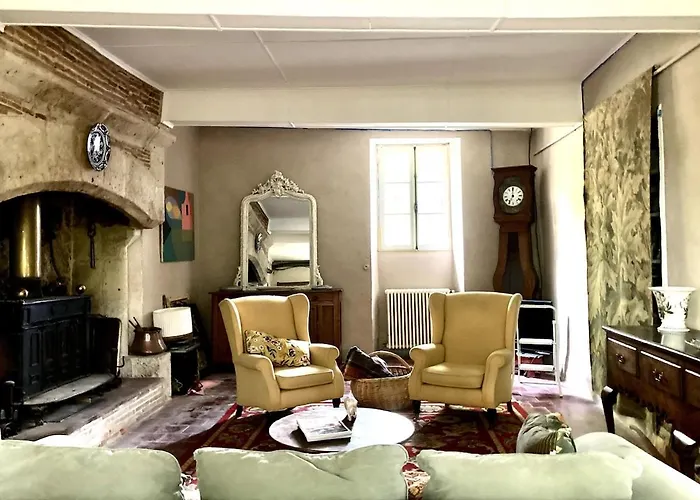 Charming Country With Fireplace Gasques